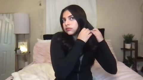 Snapshot of xoellee chatting on 23, 12, 2025 Elle online show from 23, 12, 2025