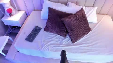 Snapshot of xolara chatting on 12, 4, 2026 Xolara online show from 12, 4, 2026