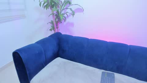 Snapshot of xoxo_angel chatting on 8, 9, 2025 xoxo_angel online show from 8, 9, 2025