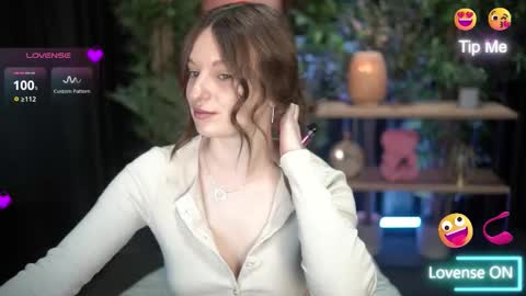 Snapshot of xoxo_molly chatting on 11, 11, 2025 xoxo_molly online show from 11, 11, 2025