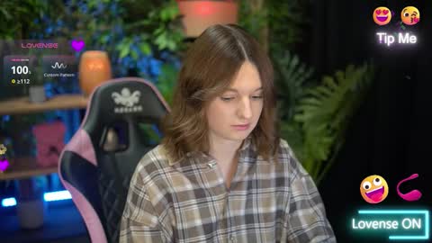 Snapshot of xoxo_molly chatting on 30, 11, 2025 xoxo_molly online show from 30, 11, 2025