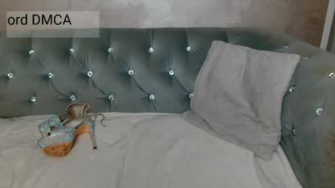 xqueencarox online show from 14, 4, 2026