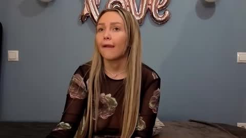 Snapshot of xsexycouples chatting on 28, 2, 2025 AnnaMaee online show from 28, 2, 2025