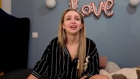 Snapshot of xsexycouples chatting on 3, 3, 2025 AnnaMaee online show from 3, 3, 2025