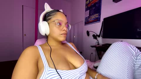 xStarGazingx online show from 6, 11, 2025