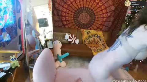 Snapshot of xsunsub chatting on 14, 12, 2025 Sunny Daze online show from 14, 12, 2025