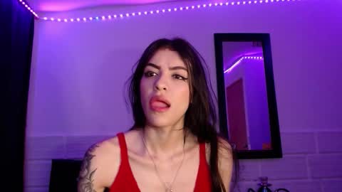 Snapshot of xx_johnson_xx chatting on 11, 11, 2025 VALE online show from 11, 11, 2025