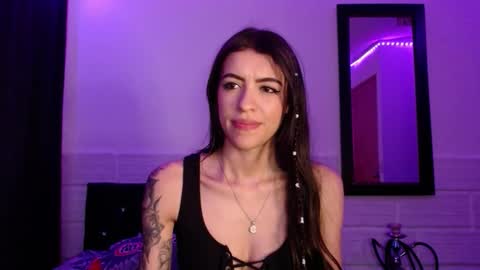 Snapshot of xx_johnson_xx chatting on 22, 11, 2025 VALE online show from 22, 11, 2025