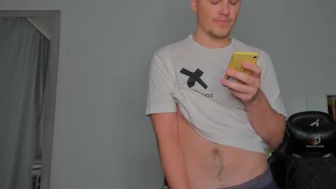 Snapshot of xx_raul_xx_ chatting on 19, 11, 2025 raul online show from 19, 11, 2025