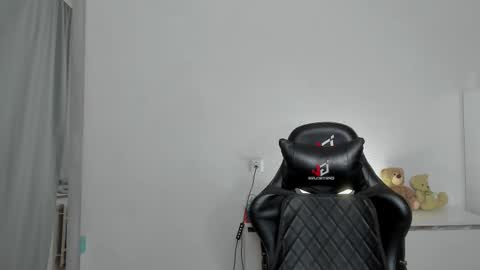 Snapshot of xx_raul_xx_ chatting on 21, 11, 2025 raul online show from 21, 11, 2025