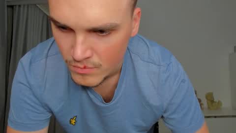 Snapshot of xx_raul_xx_ chatting on 24, 11, 2025 raul online show from 24, 11, 2025