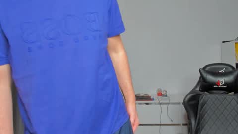 Snapshot of xx_raul_xx_ chatting on 3, 12, 2025 raul online show from 3, 12, 2025