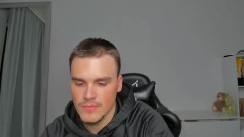 Snapshot of xx_raul_xx_ chatting on 3, 12, 2025 raul online show from 3, 12, 2025