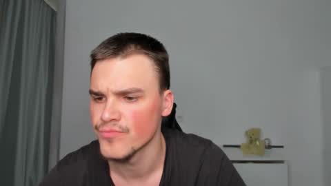 Snapshot of xx_raul_xx_ chatting on 16, 12, 2025 raul online show from 16, 12, 2025