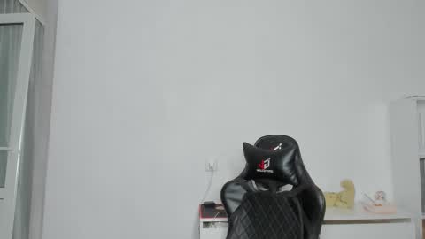 Snapshot of xx_raul_xx_ chatting on 17, 12, 2025 raul online show from 17, 12, 2025