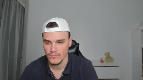 Snapshot of xx_raul_xx_ chatting on 23, 12, 2025 raul online show from 23, 12, 2025