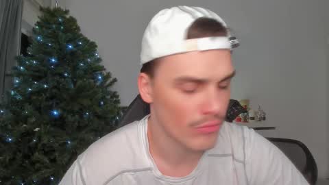 Snapshot of xx_raul_xx_ chatting on 5, 1, 2026 raul online show from 5, 1, 2026