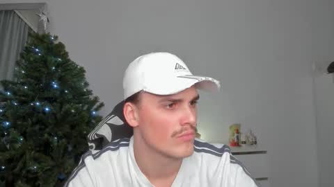 Snapshot of xx_raul_xx_ chatting on 9, 1, 2026 raul online show from 9, 1, 2026