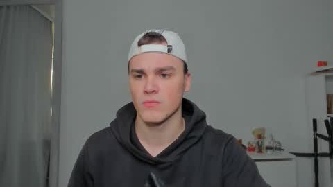 Snapshot of xx_raul_xx_ chatting on 1, 2, 2026 raul online show from 1, 2, 2026