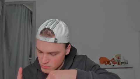 Snapshot of xx_raul_xx_ chatting on 2, 2, 2026 raul online show from 2, 2, 2026