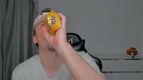 Snapshot of xx_raul_xx_ chatting on 6, 3, 2026 raul online show from 6, 3, 2026