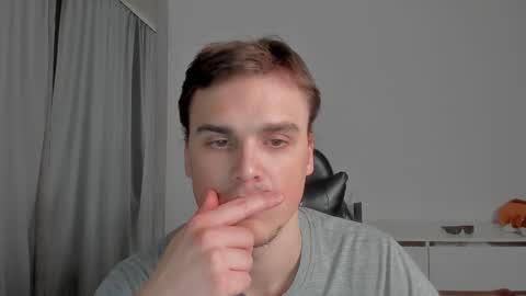 Snapshot of xx_raul_xx_ chatting on 8, 3, 2026 raul online show from 8, 3, 2026