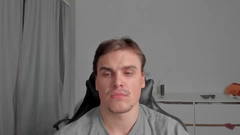 Snapshot of xx_raul_xx_ chatting on 8, 3, 2026 raul online show from 8, 3, 2026