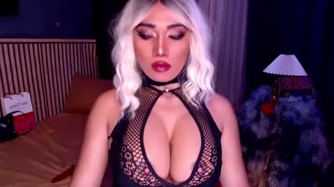 Snapshot of xxcinddyxx chatting on 19, 11, 2025 cinddy online show from 19, 11, 2025