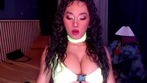 Snapshot of xxcinddyxx chatting on 25, 11, 2025 cinddy online show from 25, 11, 2025