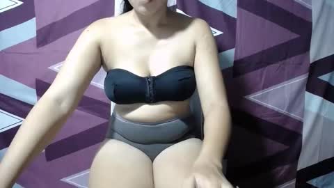 Snapshot of xxhott_ chatting on 24, 11, 2025 xxhott_ online show from 24, 11, 2025