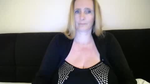 Snapshot of xxnikkie chatting on 3, 2, 2025 Nikkie online show from 3, 2, 2025