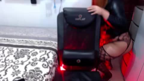 Snapshot of xxsexyhoneyxx chatting on 1, 10, 2025 APRIL online show from 1, 10, 2025