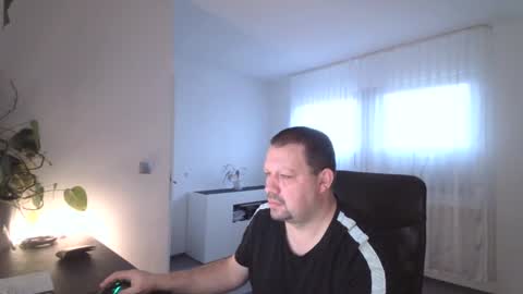 Snapshot of xxstrikerxx chatting on 22, 1, 2025 Eddi online show from 22, 1, 2025