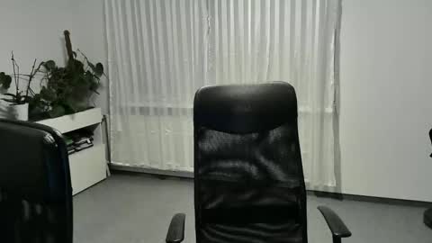 Snapshot of xxstrikerxx chatting on 17, 10, 2025 Eddi online show from 17, 10, 2025