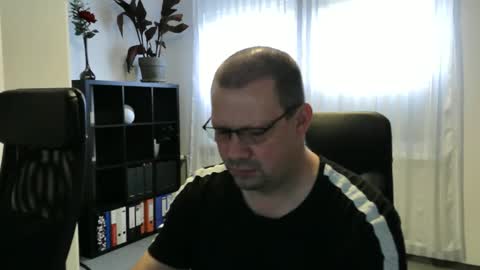 Snapshot of xxstrikerxx chatting on 28, 10, 2025 Eddi online show from 28, 10, 2025