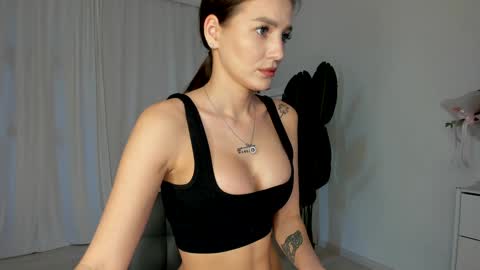 xxx_leila online show from 7, 3, 2025