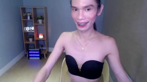 Snapshot of xxxfuckgirlyumsxxx chatting on 17, 1, 2025 Your Princess Yums online show from 17, 1, 2025