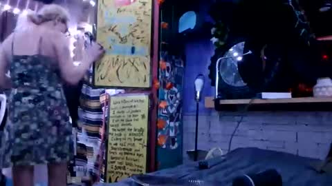 XXXQueenMandyDickenz online show from 8, 11, 2025