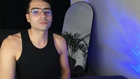 Snapshot of xxxvandersexxx chatting on 23, 10, 2025 July and Fer online show from 23, 10, 2025