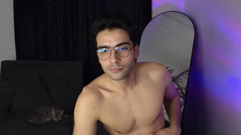 Snapshot of xxxvandersexxx chatting on 23, 10, 2025 July and Fer online show from 23, 10, 2025