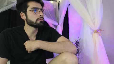 Snapshot of xxxvandersexxx chatting on 23, 11, 2025 July and Fer online show from 23, 11, 2025