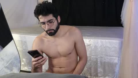 Snapshot of xxxvandersexxx chatting on 27, 11, 2025 July and Fer online show from 27, 11, 2025