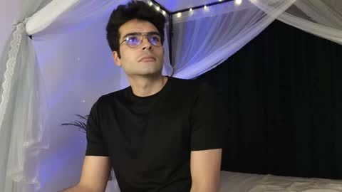 Snapshot of xxxvandersexxx chatting on 3, 12, 2025 July and Fer online show from 3, 12, 2025