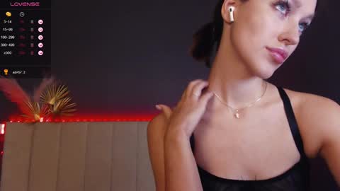 Snapshot of xyloria chatting on 12, 12, 2024 Lori online show from 12, 12, 2024