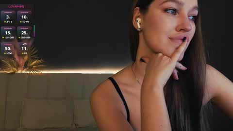 Snapshot of xyloria chatting on 29, 11, 2025 Lori online show from 29, 11, 2025