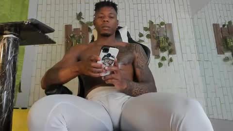 Snapshot of yacksson_lawrence chatting on 10, 2, 2025 yacksson_lawrence online show from 10, 2, 2025