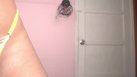 Snapshot of yahaira_26 chatting on 15, 10, 2025 petronila online show from 15, 10, 2025