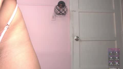 Snapshot of yahaira_26 chatting on 8, 11, 2025 petronila online show from 8, 11, 2025