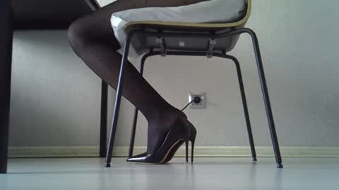 Snapshot of yahi_ko chatting on 25, 4, 2026 Dina online show from 25, 4, 2026