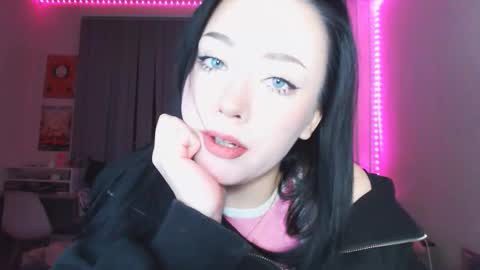 Snapshot of yamilean chatting on 18, 11, 2025 Yami online show from 18, 11, 2025